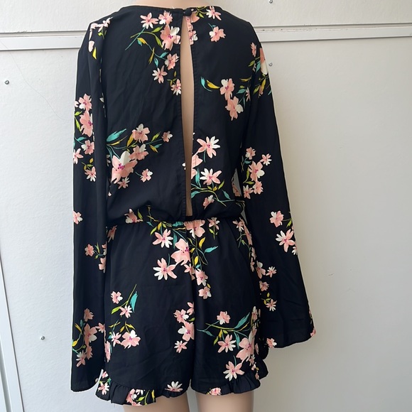 Anthropologie Pins & Needles Black Floral Long Sleeve Romper Women’s Small - Picture 2 of 3